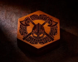 Viking | Würfelbox DnD | NETURAL CHERRY WOOD | Würfelgewölbe | DnD Würfel Set - Bild 1 von 5