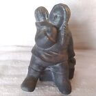 Figurine vintage statue mère-enfant inuite en céramique peinte à la main nord du Canada
