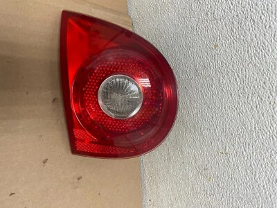 Luz trasera lateral izquierda para maletero Volkswagen Golf 2006-2009 D8479 DG1 Foto 1 de 4