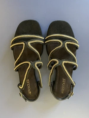 Sandálias femininas Aerosoles camurça preta corrente dourada tamanho 8 novas - Imagem 1 de 4