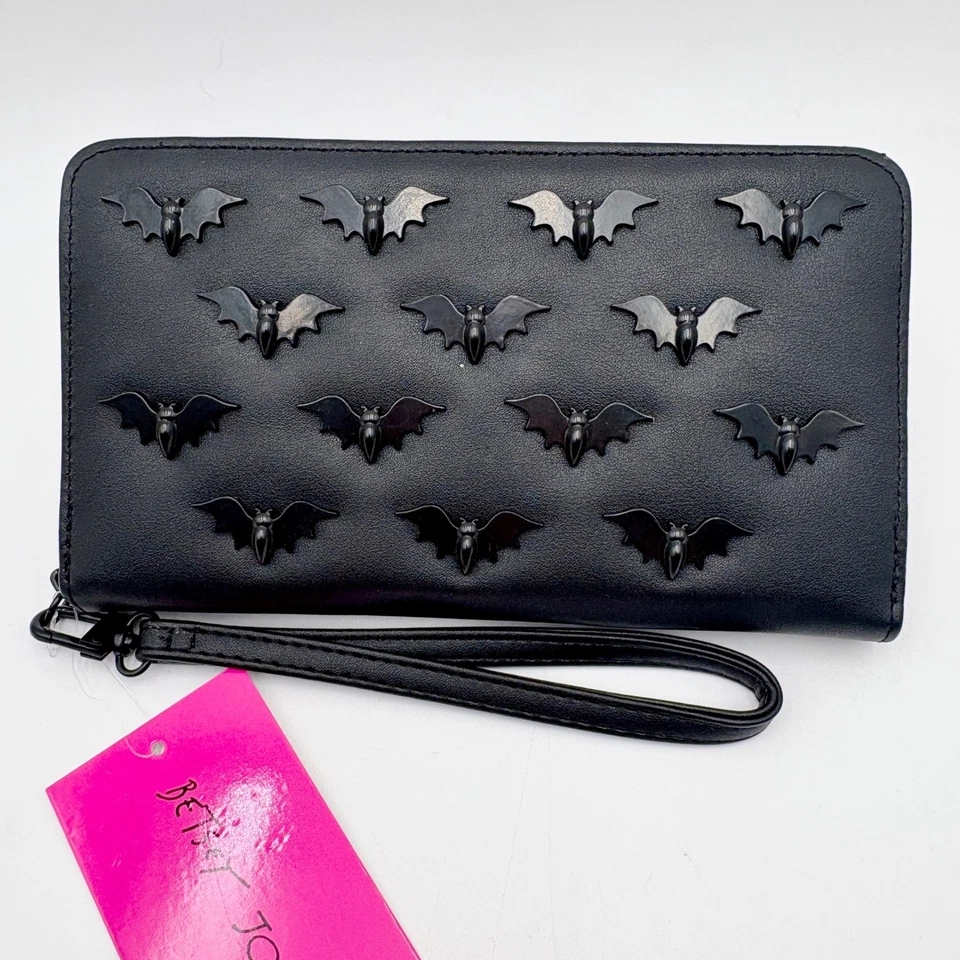 Muñequera billetera Betsey Johnson murciélago negro tachonado cremallera alrededor punk gótico nueva sin etiquetas Foto 1 de 4