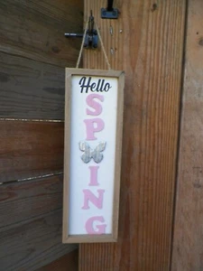 Hanging Decor Wooden Hello Spring Sign Pink Words Metal Butterfly Hung By Rope - Bild 1 von 8