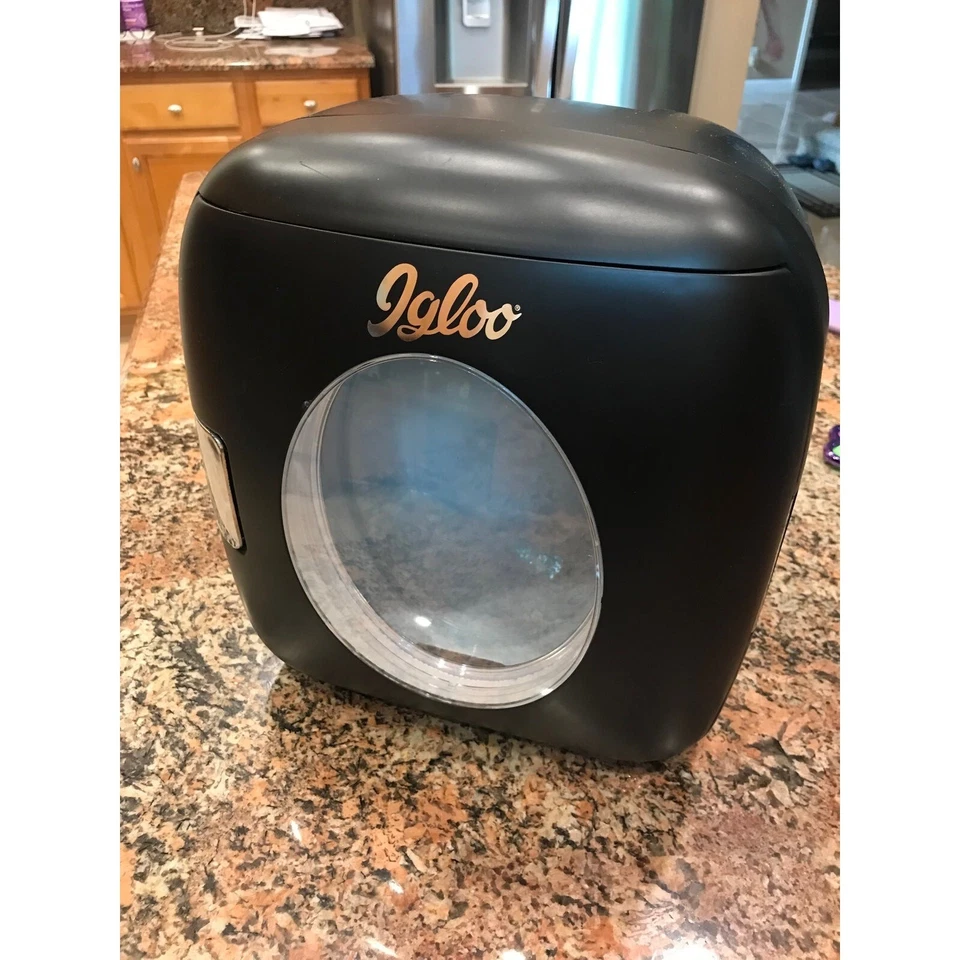 Igloo black mini fridge Preloved - Image 1 of 4