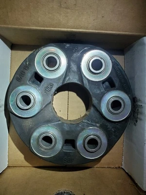 Acoplador flexible del eje de transmisión Dorman 935-501 se adapta a los modelos Mercedes-Benz 1704100015 Foto 1 de 3