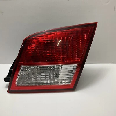 Luz trasera interior del lado derecho del pasajero Infiniti I35 2002-2004 OEM Foto 1 de 4