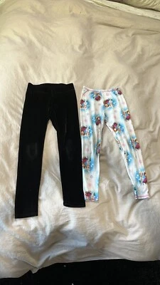 Lote de 2 Leggings, Terciopelo Negro y Temática Frozen, Talla 6, Poco Uso Foto 1 de 4