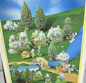 Vintage Ostern beleuchteter Zug Dorf Set Osterhase Hasen Figuren 17 Teile - Bild 1 von 24