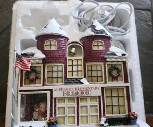 Hawthorne Campbell's Christmas Village "Alphabet Elementary School" 2004 Neu - Bild 1 von 3