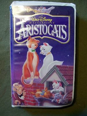 Walt Disney Masterpiece The Aristocats / Lady and the Tramp (2 VHS, Clamshells) - Image 1 of 4