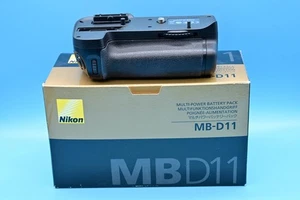 Nikon MB-D11 Battery Grip for Nikon D7000 boxed & complete Free UK postage. - Picture 1 of 12