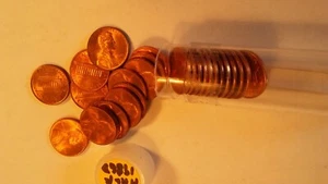 Brilliant UN-circulated roll of 1986-D Lincoln Memorial Cents. Tough date. - Picture 1 of 1
