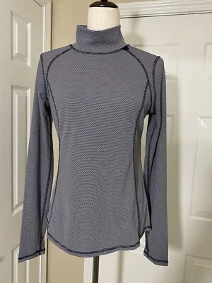 Top activo Xersion para mujer PEQUEÑO negro blanco manga larga agujeros para el pulgar calce ajustado Foto 1 de 4