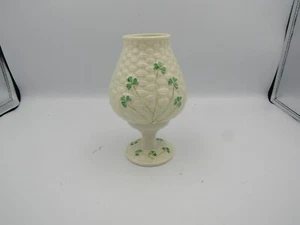 BELLEEK 2 Pezzi CESTO PORCELLANA INTRECCIO TRIFOGLIO URAGANO LAMPADA PORTACANDELE - Foto 1 di 6