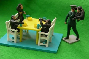 BRITAINS ZOO COLLECTION, CHIMPANZEE'S TEA PARTY, MULTI-LISTING - Picture 1 of 14