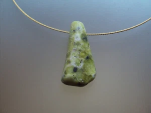 Exklusiver Lizardit Anhänger "norwegische Jade" Top-Qualität Heilstein 11g - Bild 1 von 2