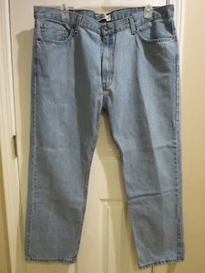 MEN'S LEVI STRAUSS & CO. SIGNATURE REGULAR LIGHT WASH DENIM JEANS, 42x30 - Picture 1 of 11