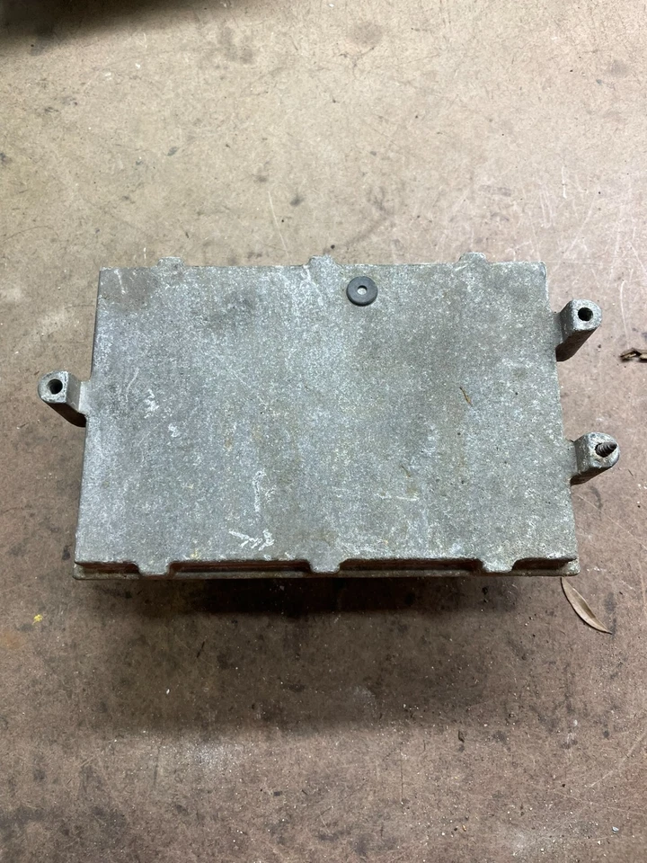 Jeep Wrangler 2002 módulo de control del motor 4,0 L ECU ECM L1374 DG fabricante original Foto 1 de 4