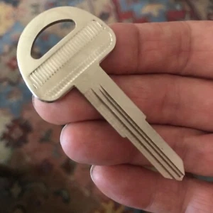 BAJAJ CHETAK LEGEND IGNITION KEY BLANK 2002-2006  4 stroke BAJAJ KEY UNCUT NEW - Bild 1 von 3