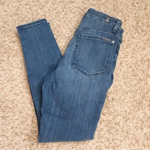 Pantalones de mezclilla ajustados de tiro alto 7 For All Mankind Aubrey para mujer 26 - Imagen 1 de 11