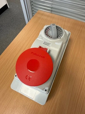 Lewden Palazzoli 32A 3P+E 4pin Interlocked Socket IP44 - Image 1 of 4