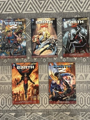 Lote de rústica comercial Earth 2 Comics Foto 1 de 3