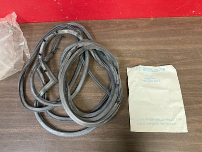 1961 1962-1967 FORD ECONOLINE FRONT DOOR SEALS GASKETS WEATHERSTRIPS 1125 - Image 1 of 2