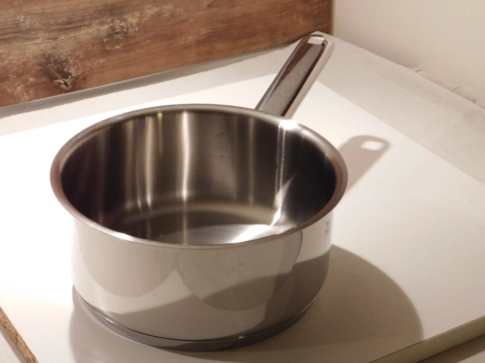 WMF Stielkasserolle 16 cm 1,5 Liter Premium One Topf ohne Deckel 3201002616 - Bild 1 von 1