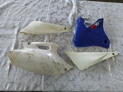 Yamaha YZ 250F plastics body fender fairing side panel 2004  - Image 1 of 4