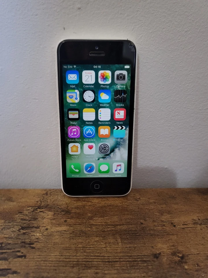 Apple iPhone 5c 8GB White A1507 GSM  Smartphone Good Working Condition. 35  - Image 1 of 4