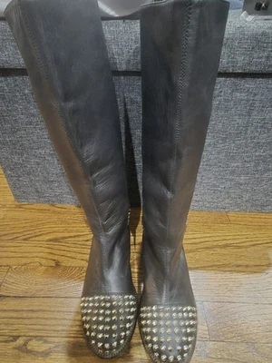 CHRISTIAN LOUBOUTIN Botas de montar altas de cuero negro con tachuelas 39 EU 9US Foto 1 de 4