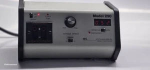 BRL Life Technologies Model 250 Elektrophorese Netzteil - Bild 1 von 4