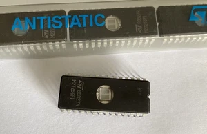 SGS-Thomson M27256FI EPROM 256Kbit 32Kx8 DIP28 UV Erasable Memory – NOS - Picture 1 of 4