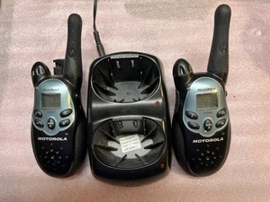 Motorola Talkabout T5000 Two-Way Radios Rechargeable & Charging Base - Picture 1 of 3