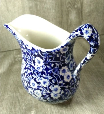 Crema Calico Azul y Blanco Crownford China Co, Staffordshire, Inglaterra 4.75"  Foto 1 de 4