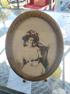 Marco de fotos victoriano vintage con arte fotográfico de dama con sombrero - Imagen 1 de 4