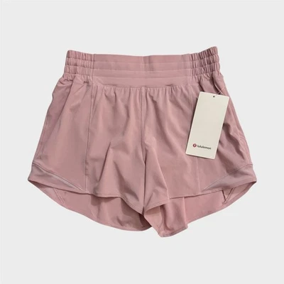 Lululemon Hotty Hot Cintura Alta Forrada Curta 4” Rosa Neblina Tamanho 6 Novo com etiquetas - Imagem 1 de 4