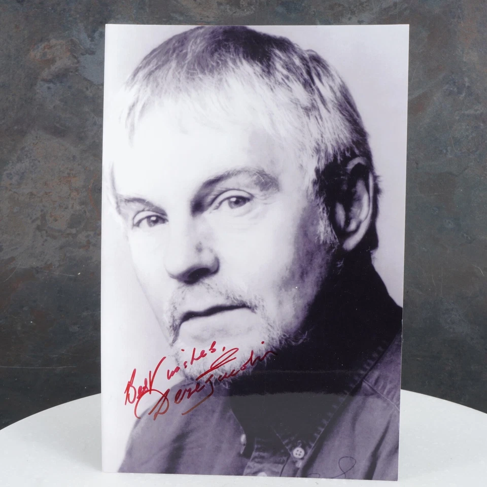 ^ Foto firmada por Derek Jacobi en blanco y negro 6x9 - Excelente estado Foto 1 de 1