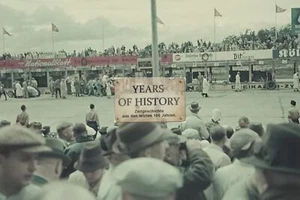 Repro Farbfoto 15x10cm Rennstrecke 30er Jahre Boxengasse Rennwagen Formel 1 Nürb - Bild 1 von 1