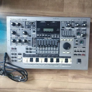 Roland MC-505 Groovebox Rhythm Machine Sequencer Mixer Campionatore Musicale JUNK - Foto 1 di 10