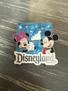 DISNEY DLR 2014 WALT DISNEY TRAVEL COMPANY GWP MICKEY & MINNIE MOUSE GIFT PIN - Picture 1 of 2
