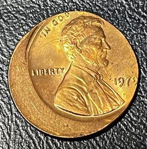 1979-P Lincoln Cent struck 25% Off Center with Full Date Penny Error Nice Coin - Picture 1 of 2