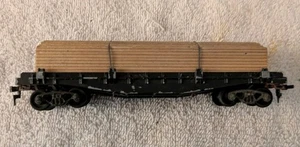 HO Scale All Metal Undecorated Flat Car With Lumber Load. Vintage - Picture 1 of 5