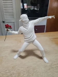 Banksy Dismaland Original FLOWER THROWER Sculpture (White) RARE! - Picture 1 of 8
