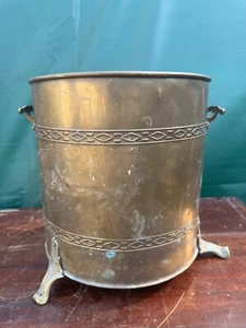 ANTIQUE LARGE BRASS COAL BUCKET WITH LION FEET ORNATE RIM DETAIL SCUTTLE - Picture 1 of 6