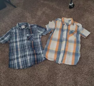 Levis Youth Boys Button Down Shirts. Short Sleeve 1 Small and 1 Medium. - Picture 1 of 5