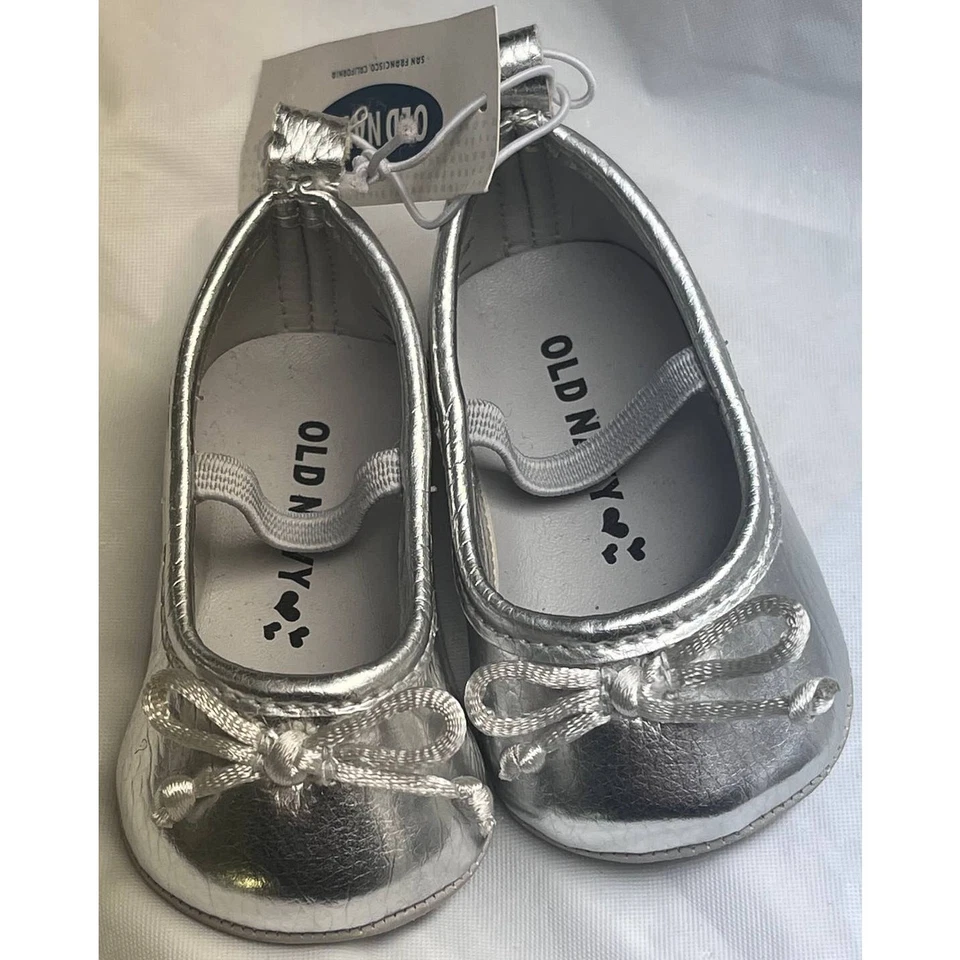 Old Navy 女宝宝银色芭蕾舞鞋 - 全新 - 0-3 MOS  — 第 1/4 张图片