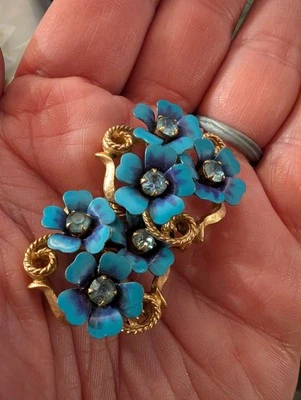 Pendientes con clip de flores Avon ramo pedrería metal tono dorado Foto 1 de 4