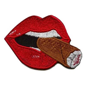Red Lips Smoking Cigar Patch Stogie Mund bestickt Bügelbild - Bild 1 von 2