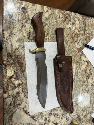 CUCHILLO DE CAZA DAMASCO GRANDE HECHO A MANO CON FUNDA DE CUERO, HOJA FIJA BOWIE Foto 1 de 4