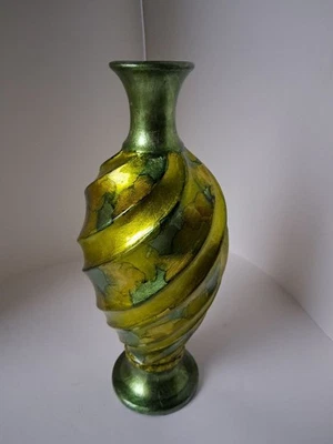 Green & Gold Metallic – Modern Art Deco Style – Spiral Resin Pedestal Vase - Image 1 of 4